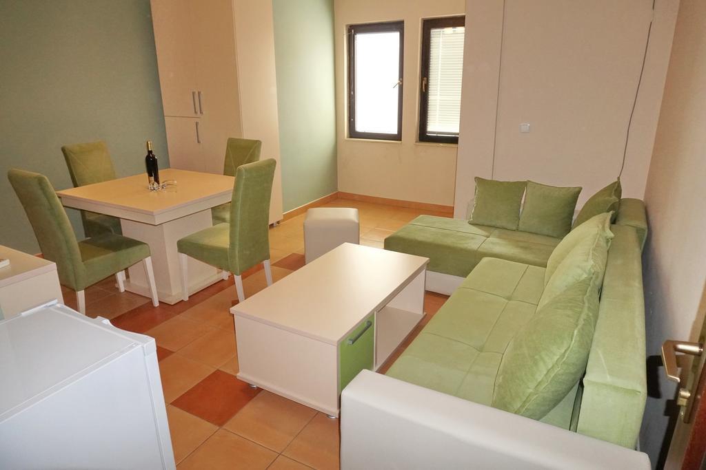 אוהריד Apartments Ristak מראה חיצוני תמונה