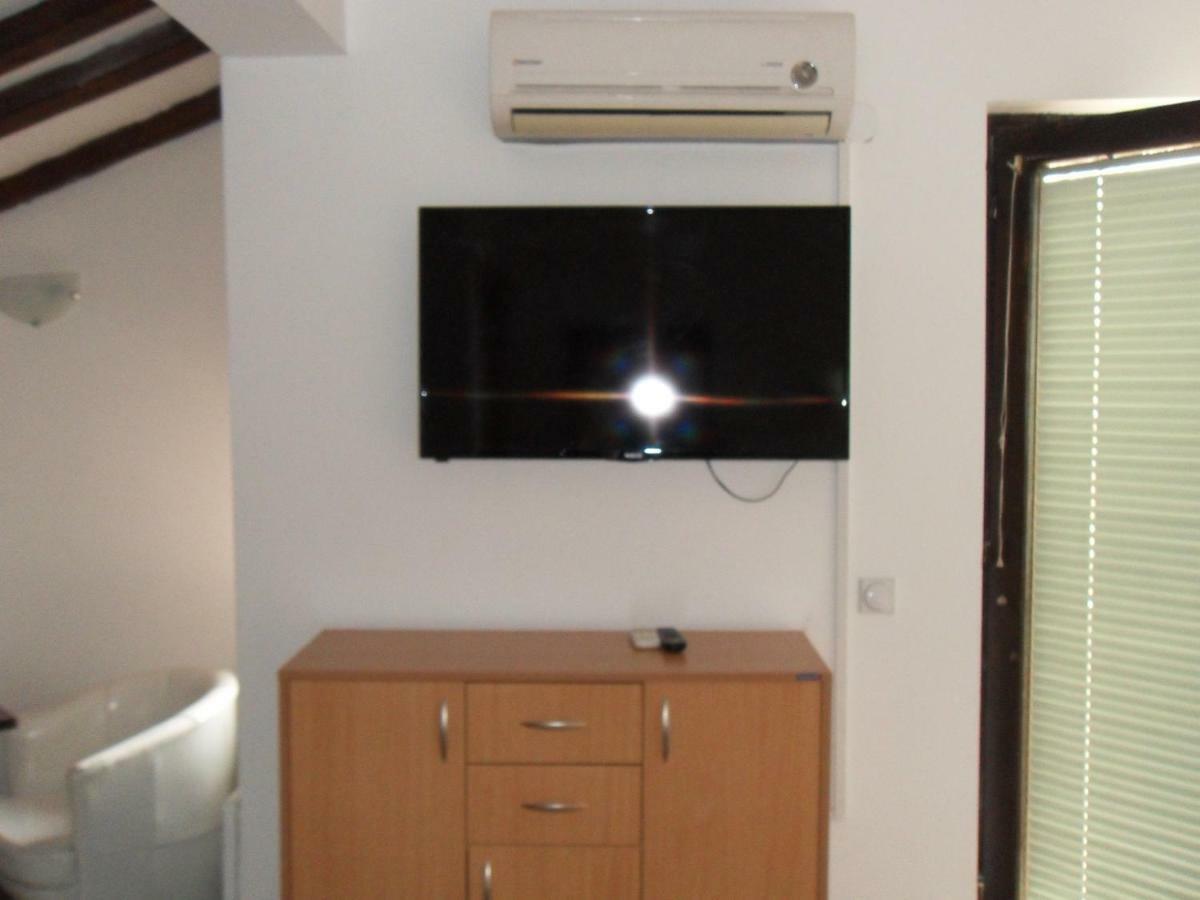 אוהריד Apartments Ristak מראה חיצוני תמונה