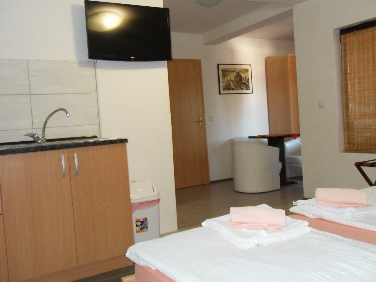 אוהריד Apartments Ristak מראה חיצוני תמונה